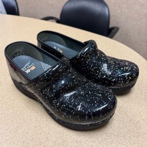Dansko XP 2.0 Black Glitter Clogs